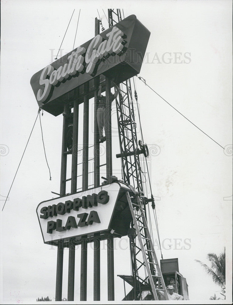 1957 Press Photo South Gate Shopping Plaza Sign - Historic Images