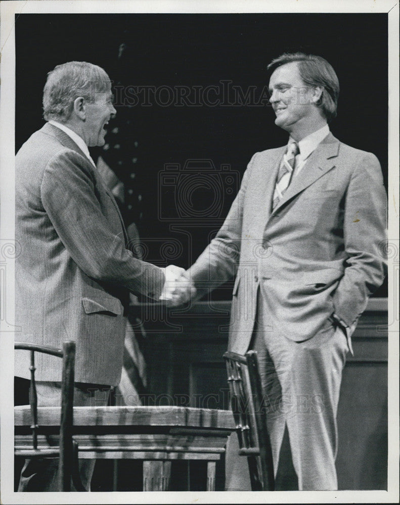 1974 Press Photo Henry Fonda With Gov Dan Walker - Historic Images