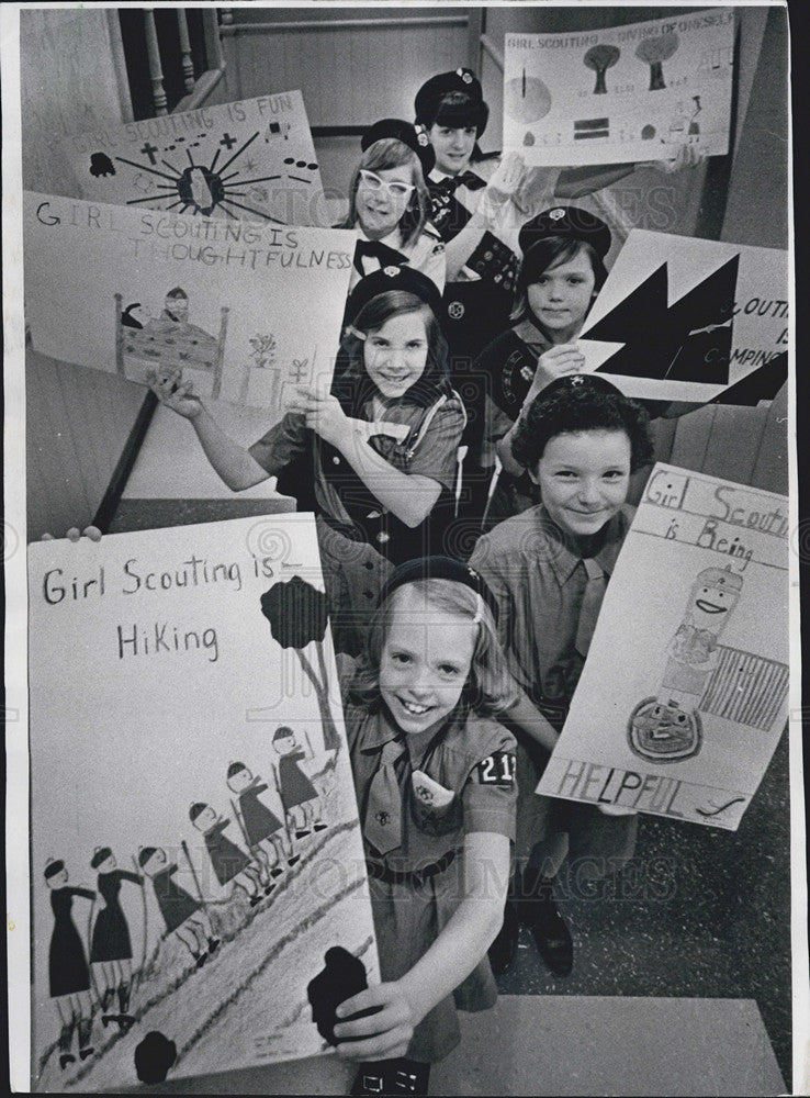 1967 Press Photo Girl Scout Poster Contest Winners - Historic Images