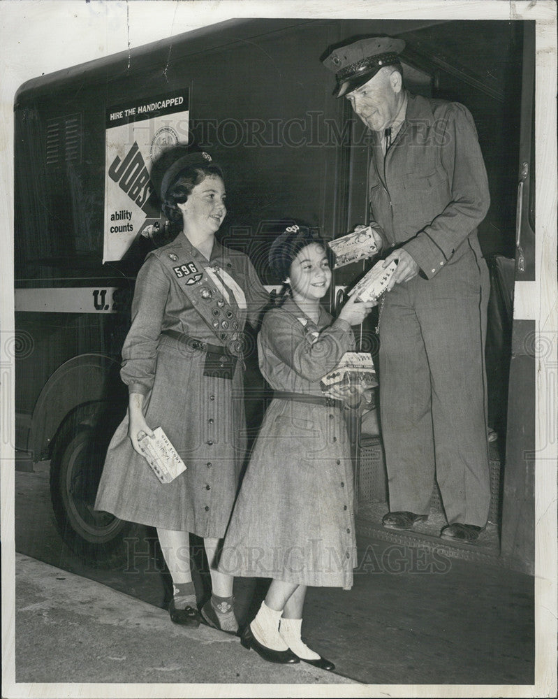 1955 Press Photo Sheila Sullivan/Yvonne Casper/Girl Scout Cookies/John B. Smith - Historic Images