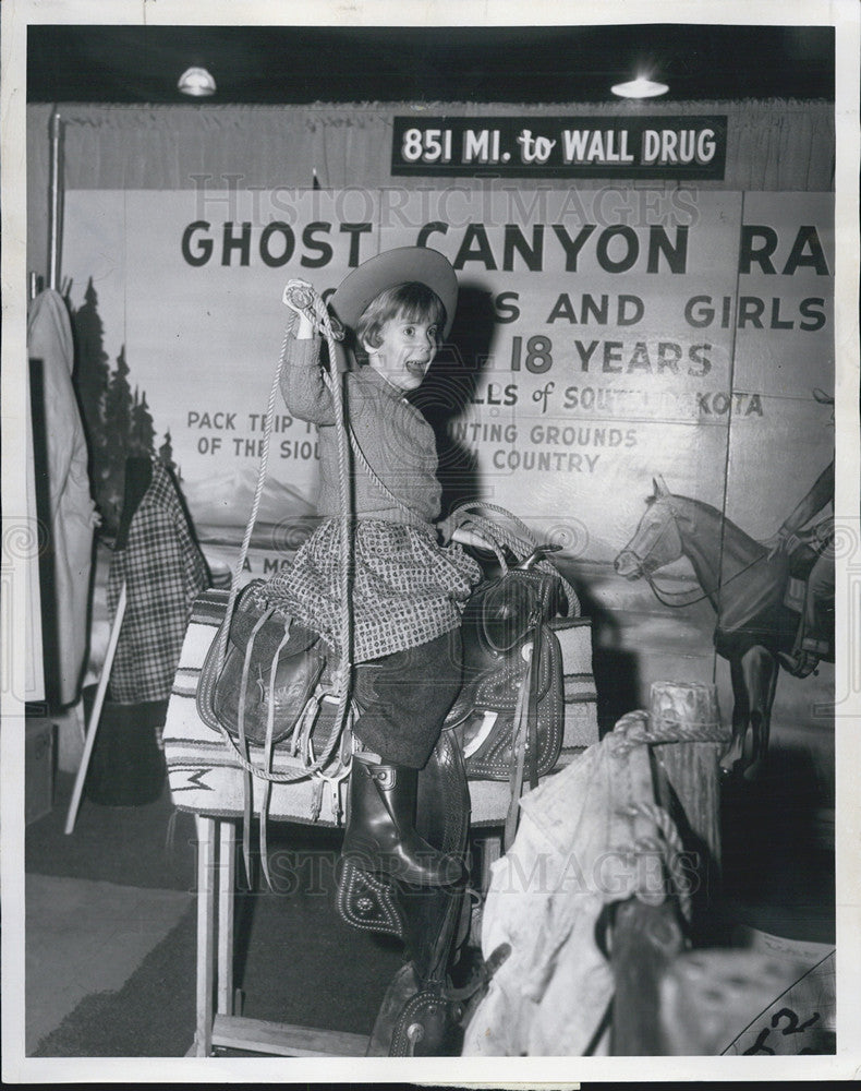 1962 Press Photo Paula Jean Sieracki South Dakota Sportsmen&#39;s Show - Historic Images
