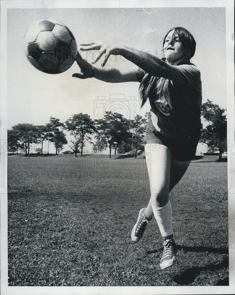 1975 Press Photo Soccer Goalie Kerry McGuire Chicago Kittens - Historic Images