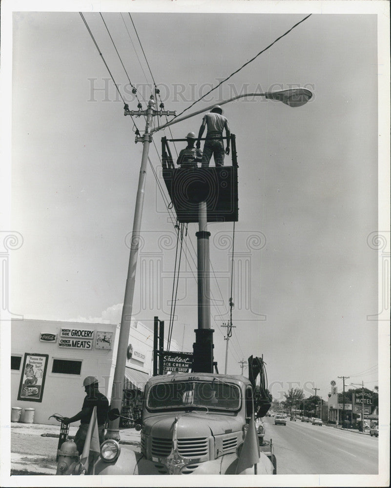 Press Photo St. Petersburg Florida Mercury Vapor Streetlights - Historic Images