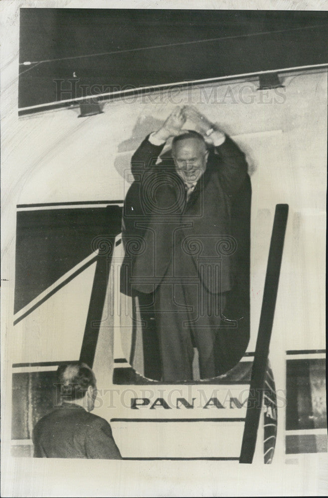 1960 Press Photo Soviet Premier Krushchev Boards Plane To Return To Russia - Historic Images