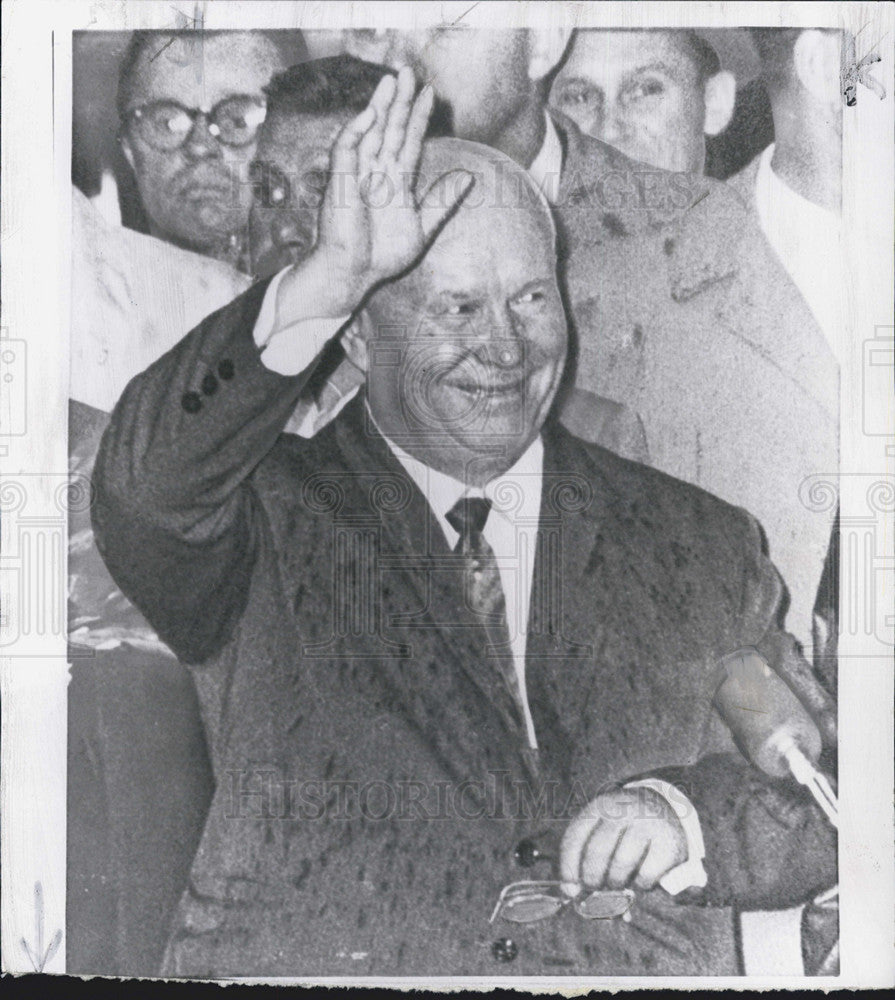 1960 Press PhotoSoviet Premier Nikita Krushchev Waves As He Gets Off Liner - Historic Images