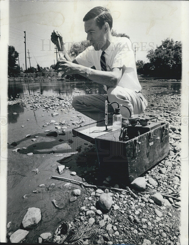 1965 Press Photo Fox River Oxygen Content Test - Historic Images