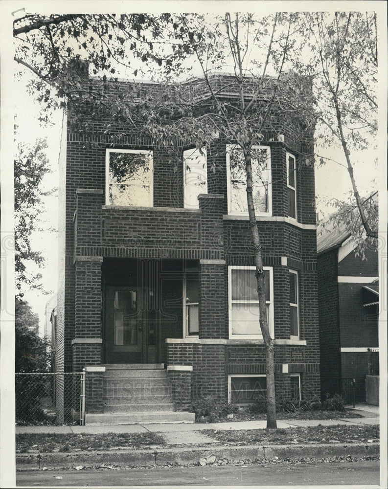 1964 Press Photo Broken Window Segregation Chicago - Historic Images