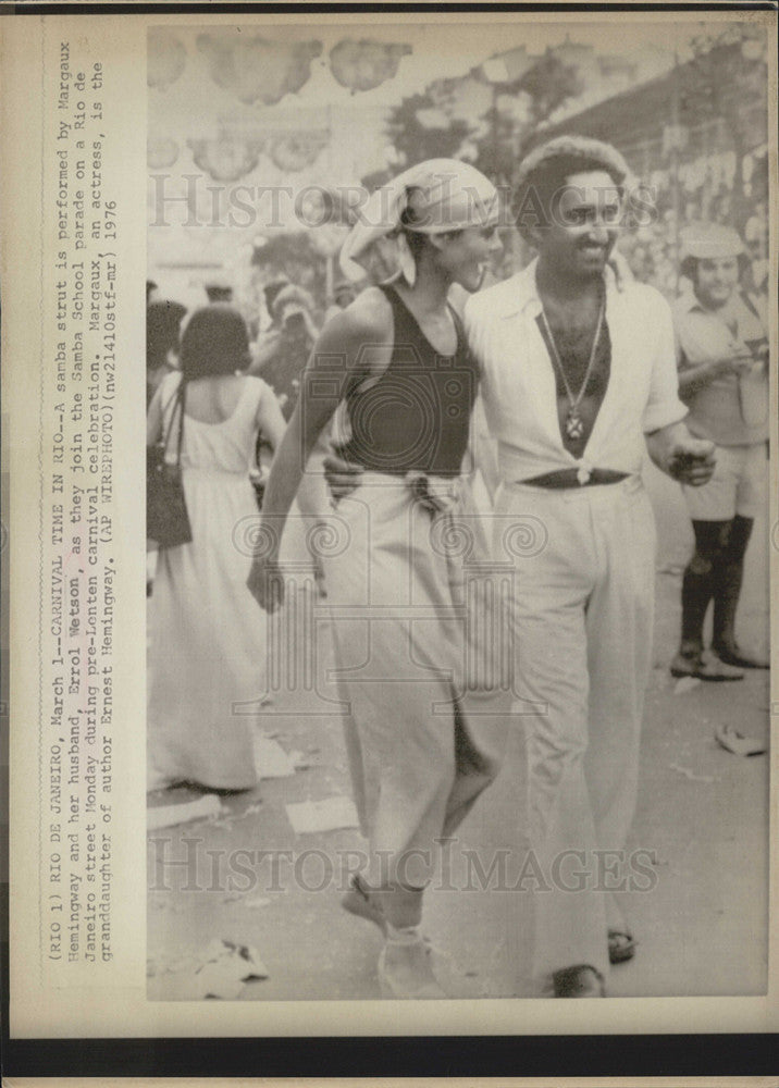 1976 Press Photo Rio De Janeiro Carnival Hemingway Wetson - Historic Images