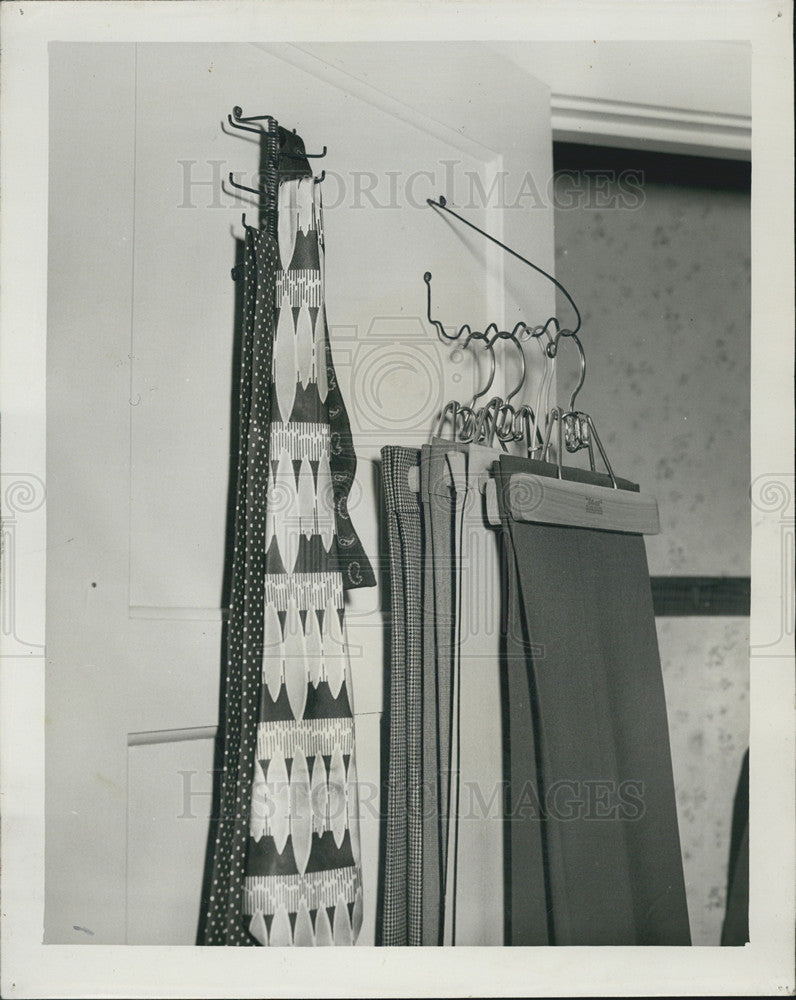 1951 Press Photo SpindleTie Rack - Historic Images