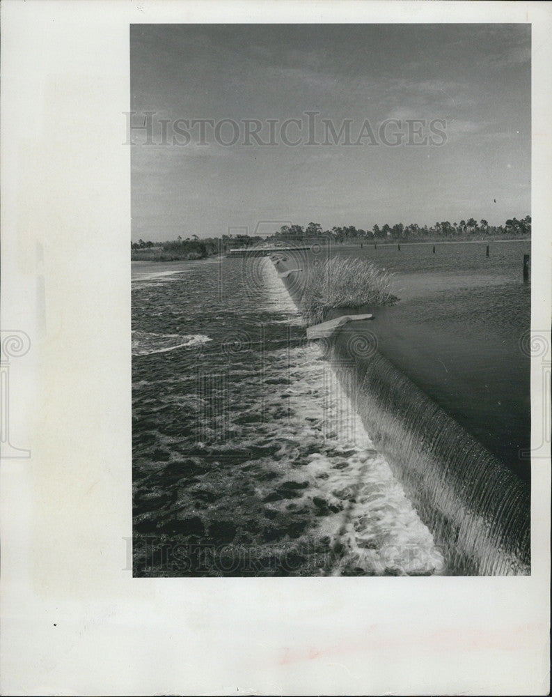 1970 Press Photo Erosion in the Reservoir of Hendrickson Dam. - Historic Images