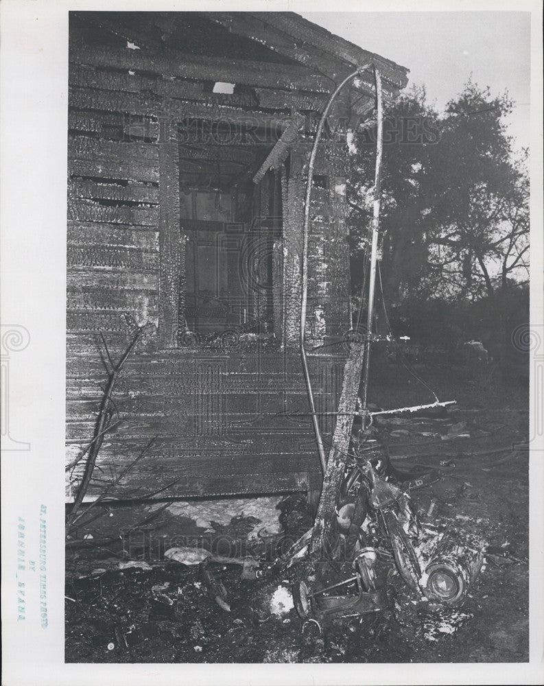 1969 Press Photo Weather-beaten cabin - Historic Images