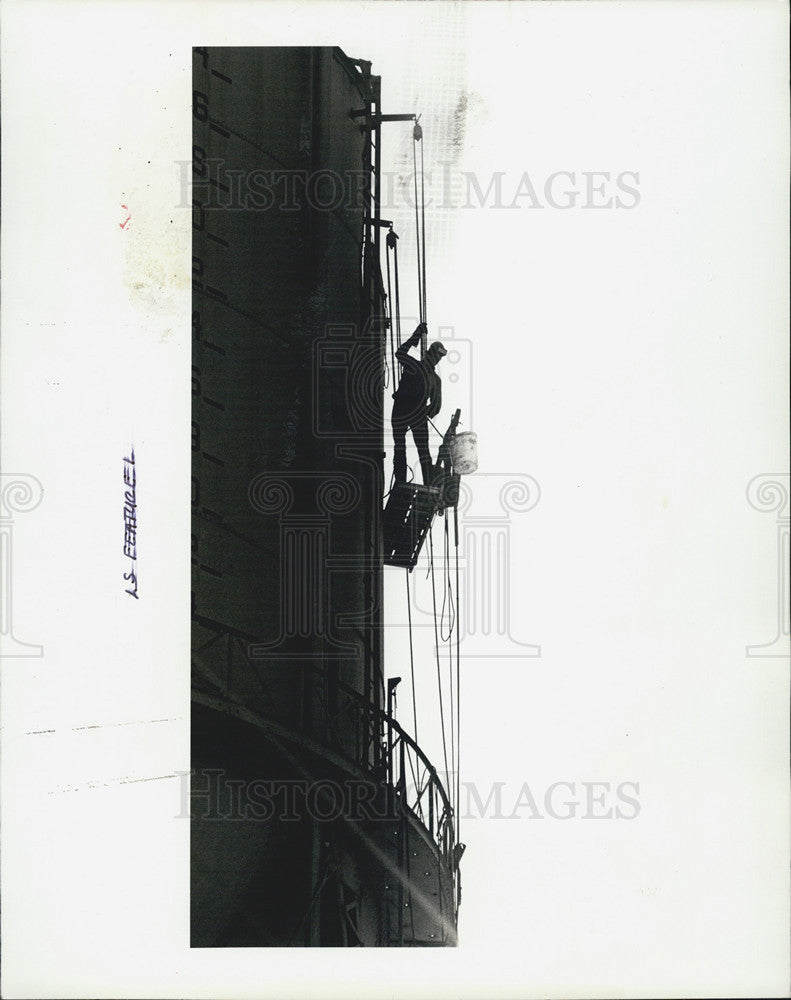 1980 Press Photo A facelift for 55 year old water tank in town of Belleair. - Historic Images