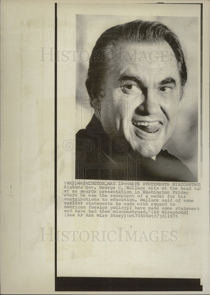 1975 Press Photo AL Gov George Wallace Sits At Head Table In Washington Got Medl - Historic Images