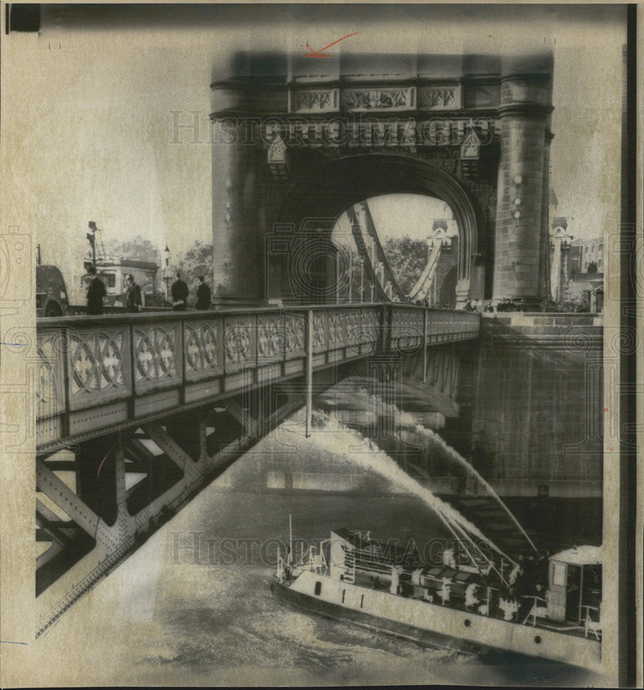 1968 Press Photo Tower Bridge in Expansive Mood - Historic Images