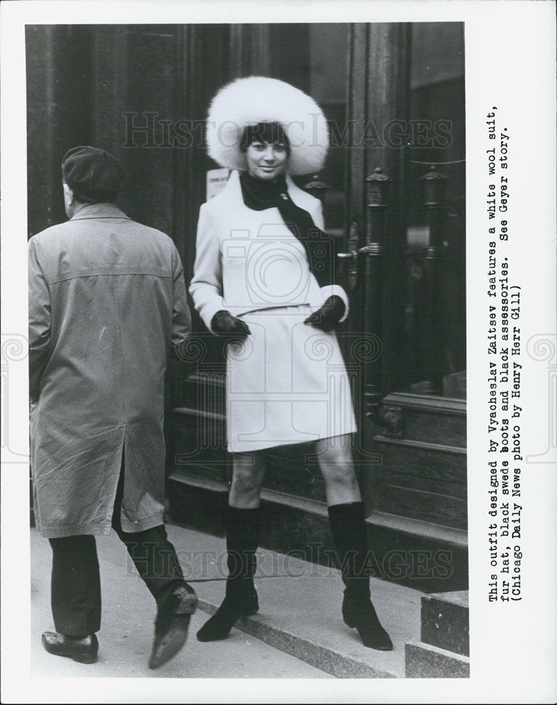 Press Photo Woman models outfit by Russian fashion designer Vyacheslav Zaitsev - Historic Images