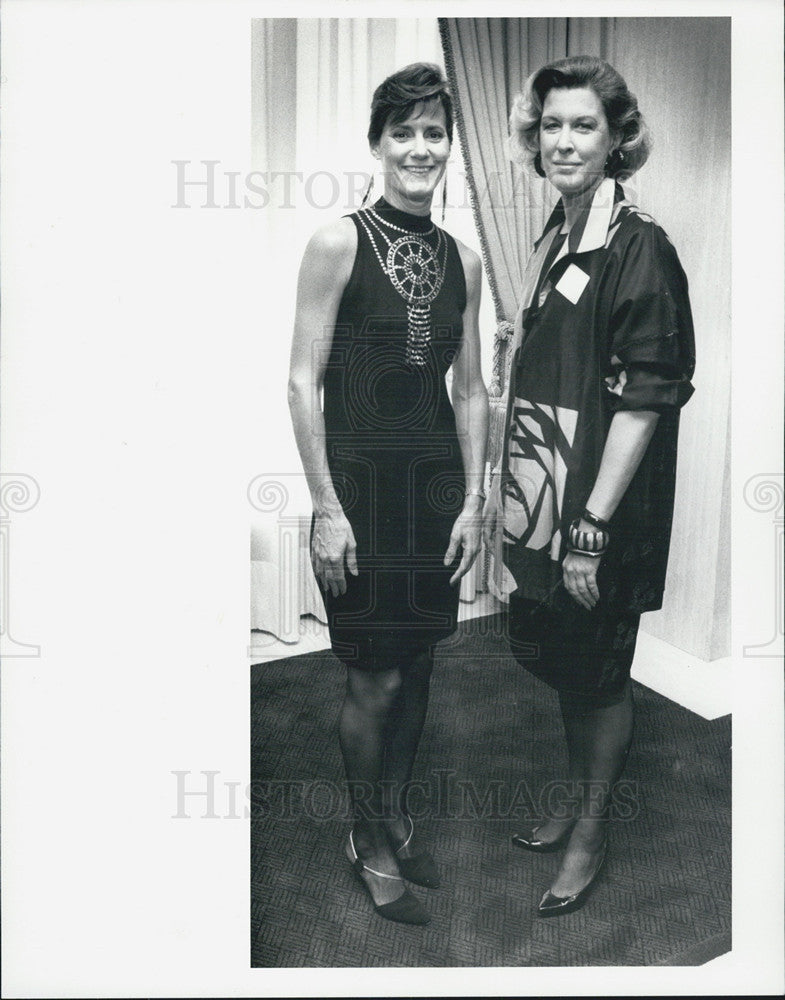 1991 Press Photo Laura Murray,left,Judy Spacek at Child Abuse benefit,in Ritz - Historic Images