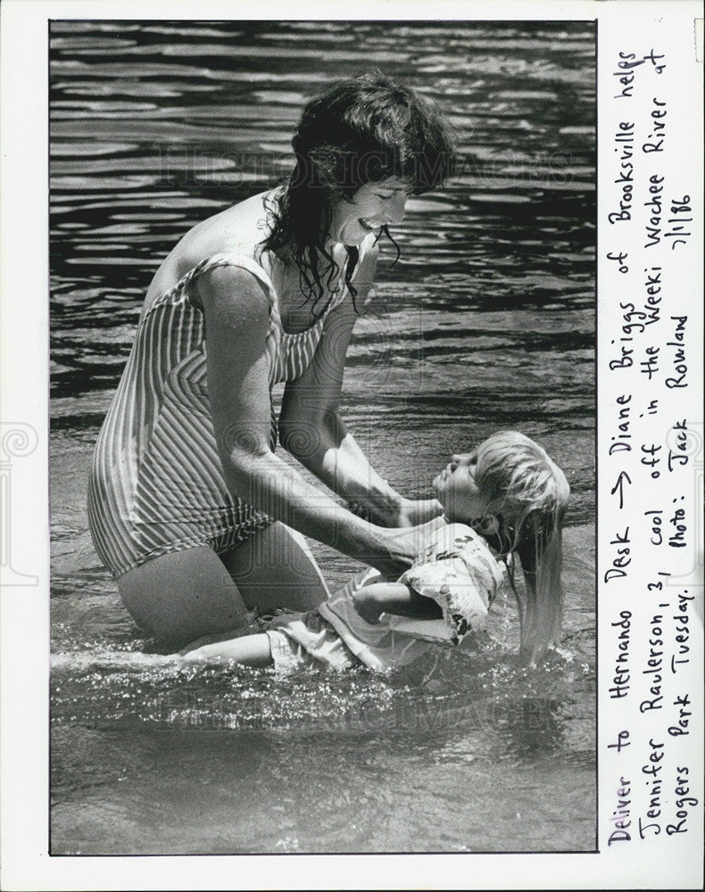 1986 Press Photo Diane Briggs Jennifer Raulerson Weeki Wachee River Rogers Park - Historic Images