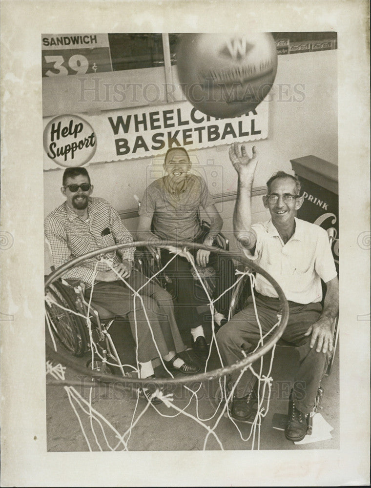 1963 Press Photo Tampa Bay Paraplegics in Charity Fest at Central Plaza Shpg Ctr - Historic Images