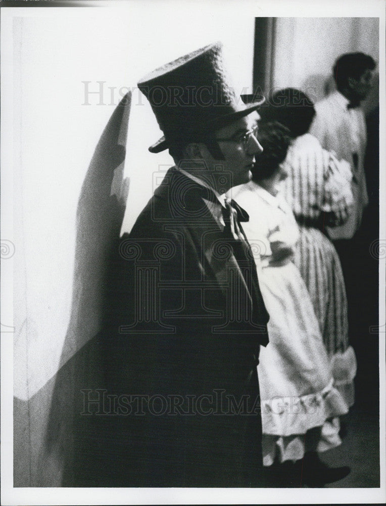 Press Photo Cast Member Of Tampa Grand Opera Waits For Performance Backstage - Historic Images