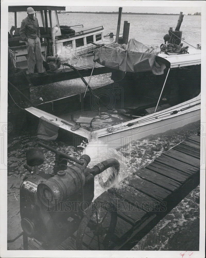 1959 Press Photo Captain Ted Overton Fishing Boat Boca Ciega Bay Fisher&#39;s Pier - Historic Images