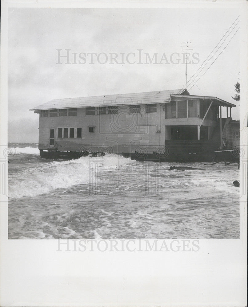 Press Photo Beach Storm Scenes Building - Historic Images