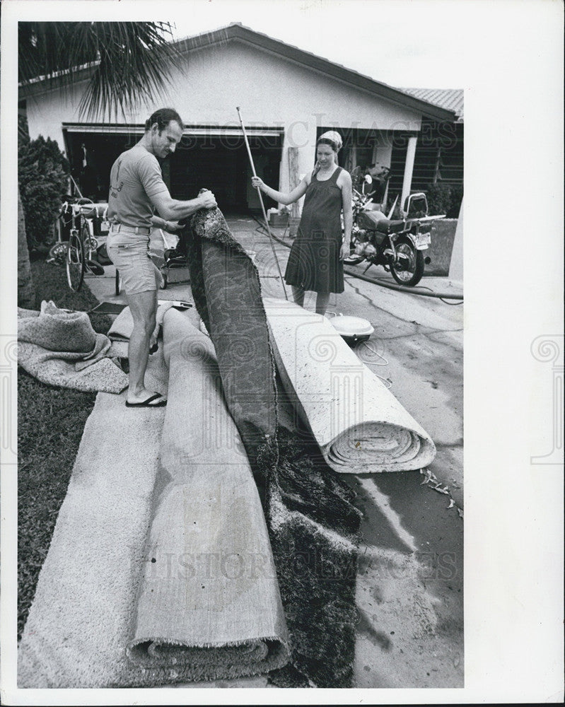 1982 Press Photo Ted, Cathy Anderson, Water Damage - Historic Images