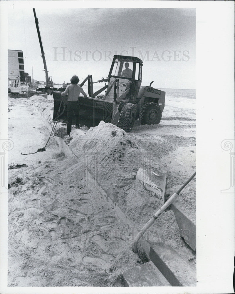1982 Press Photo Repairs, Storm-Damaged Sea Wall - Historic Images