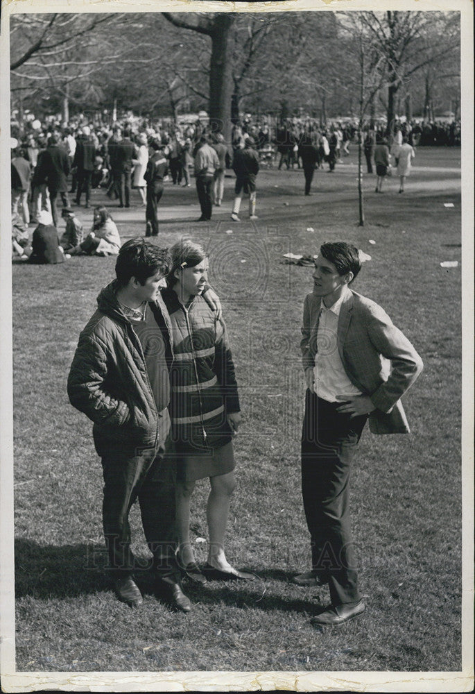 Press Photo Three Students Military Draft - Historic Images