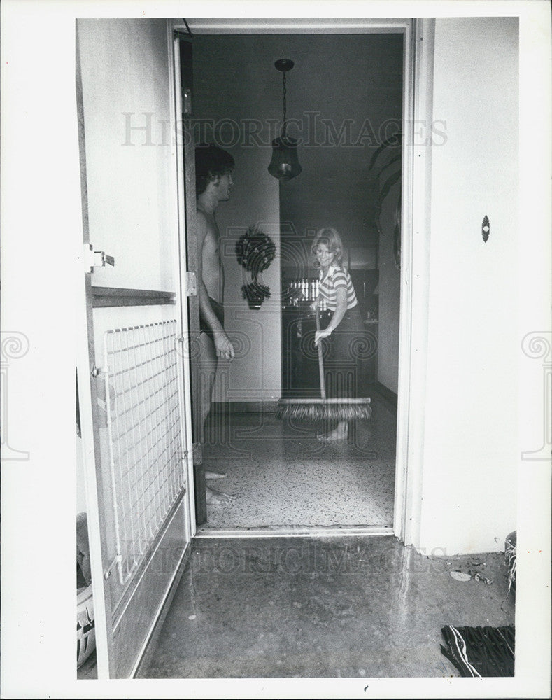 1983 Press Photo Craig Freeman, Candy, Water Damage, Storm - Historic Images