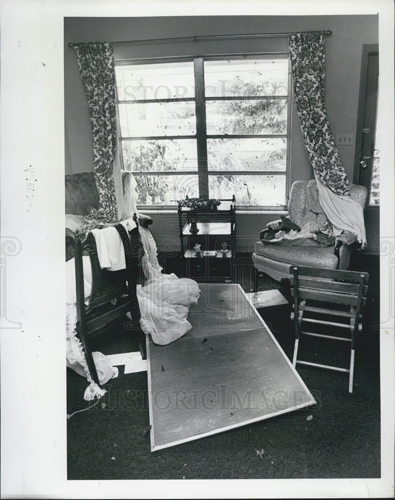 1978 Press Photo High Winds Blows Screen Living Room Seminole Florida - Historic Images