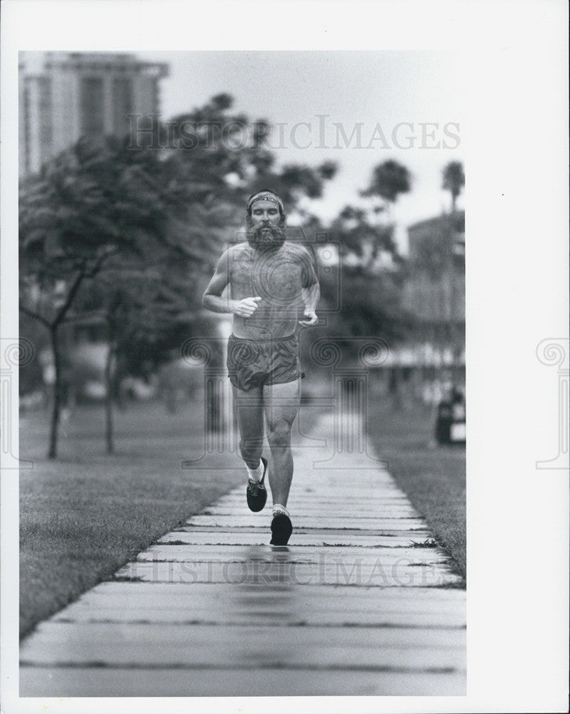 1962 Press Photo St. Petersburg Florida Runner - Historic Images