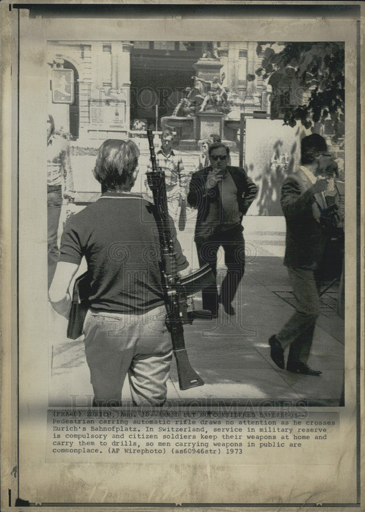 1973 Press Photo Swiss Pedestrian Automatic Rifle - Historic Images