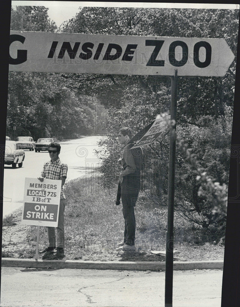 1966 Press Photo Brookfield Zoo Strike - Historic Images