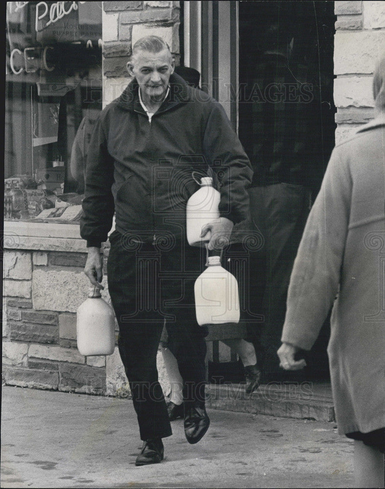 1967 Press Photo Milk Strike Bolger&#39;s Dairy - Historic Images