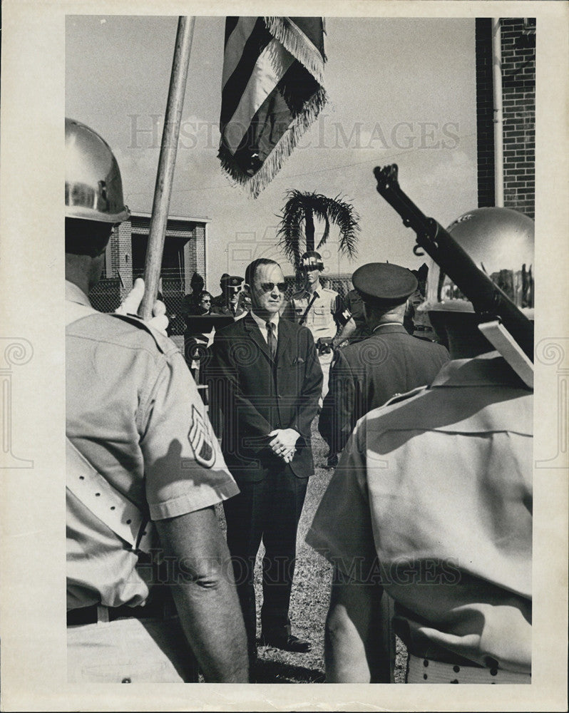 1966 Press Photo Award Ceremony Mike Murphy Father - Historic Images