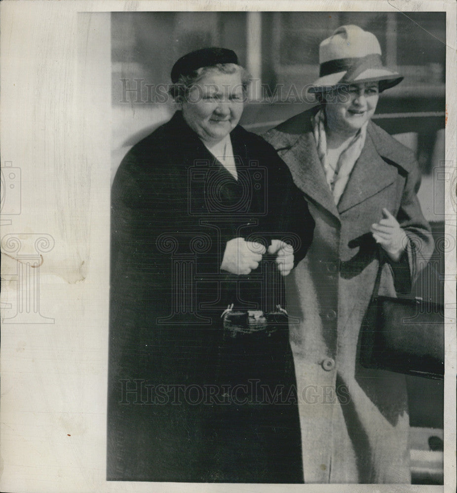 1960 Press Photo Mrs. Nikita Khrushchev Mrs. Charles De Gaulle French President - Historic Images