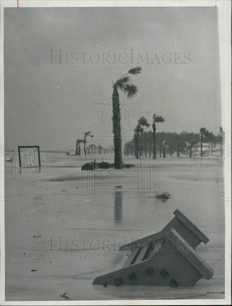 1960 Press Photo Clearwater Beach concrete bench overturned wind tide sand storm - Historic Images