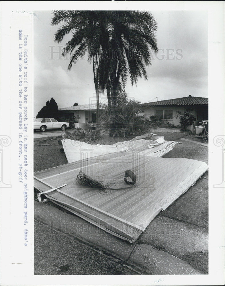 1987 Press Photo Smith Roof of Porch in Neighbors Yard After Storms Pasco County - Historic Images