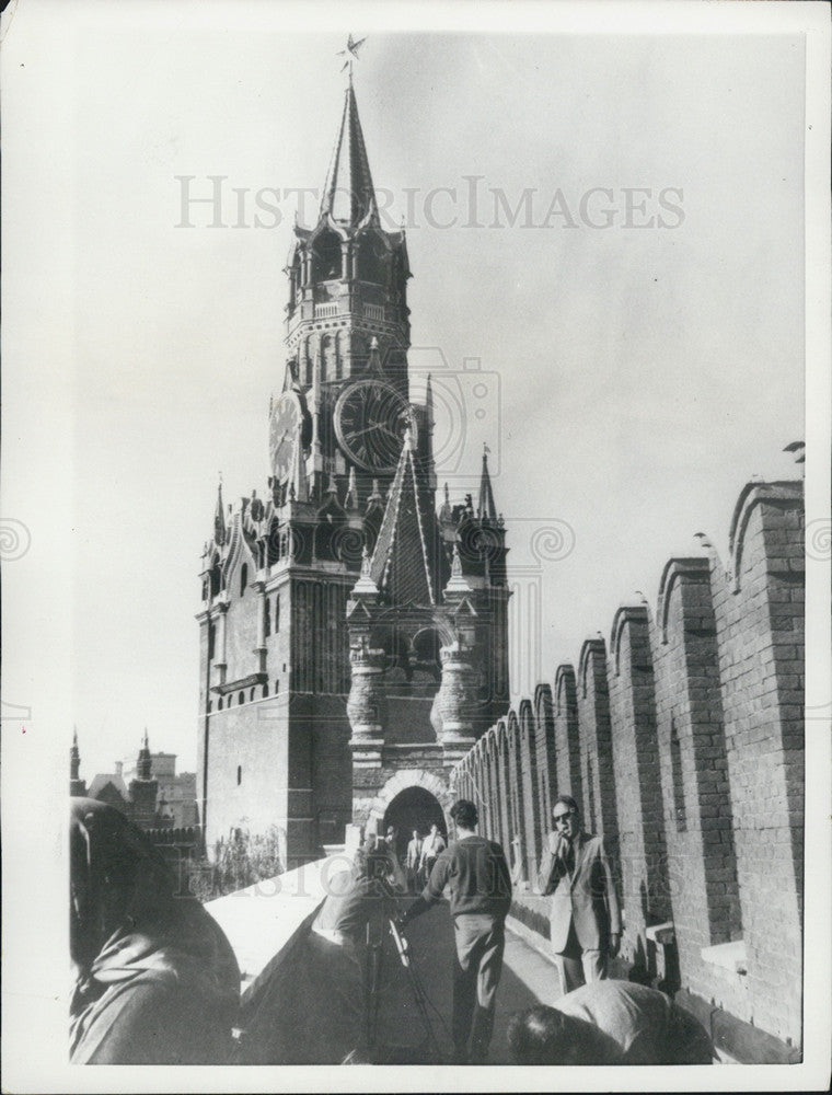 1963 Press Photo Film Crew Preparing to Film &quot;The Kremlin&quot; for NBC - Historic Images