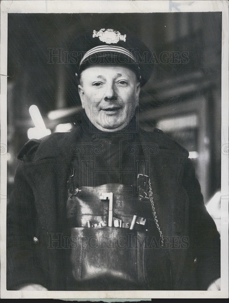 1957 Press Photo One of Spain&#39;s &quot;Sereno&#39;s&quot;  locks up the town every night. - Historic Images