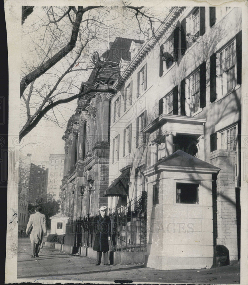 1948 Press Photo Workmen prepare Blair House for The Trumans. - Historic Images