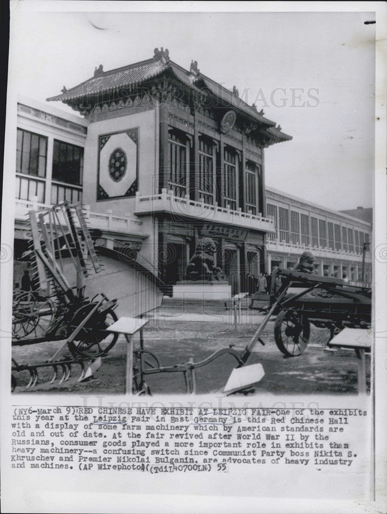 1955 Press Photo Red Chinese Hall display at Liepzig Fair in East Germany. - Historic Images