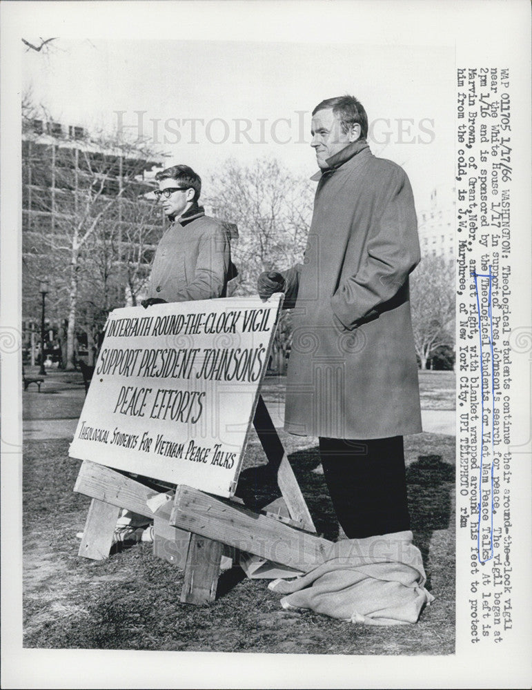 1966 Press Photo Theological Students Marvin Brown J.W. Murphree Peace Vigil - Historic Images