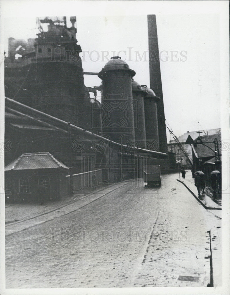 1944 Press Photo Neunkirchen Ironworks Prior to Allied Bombardment - Historic Images