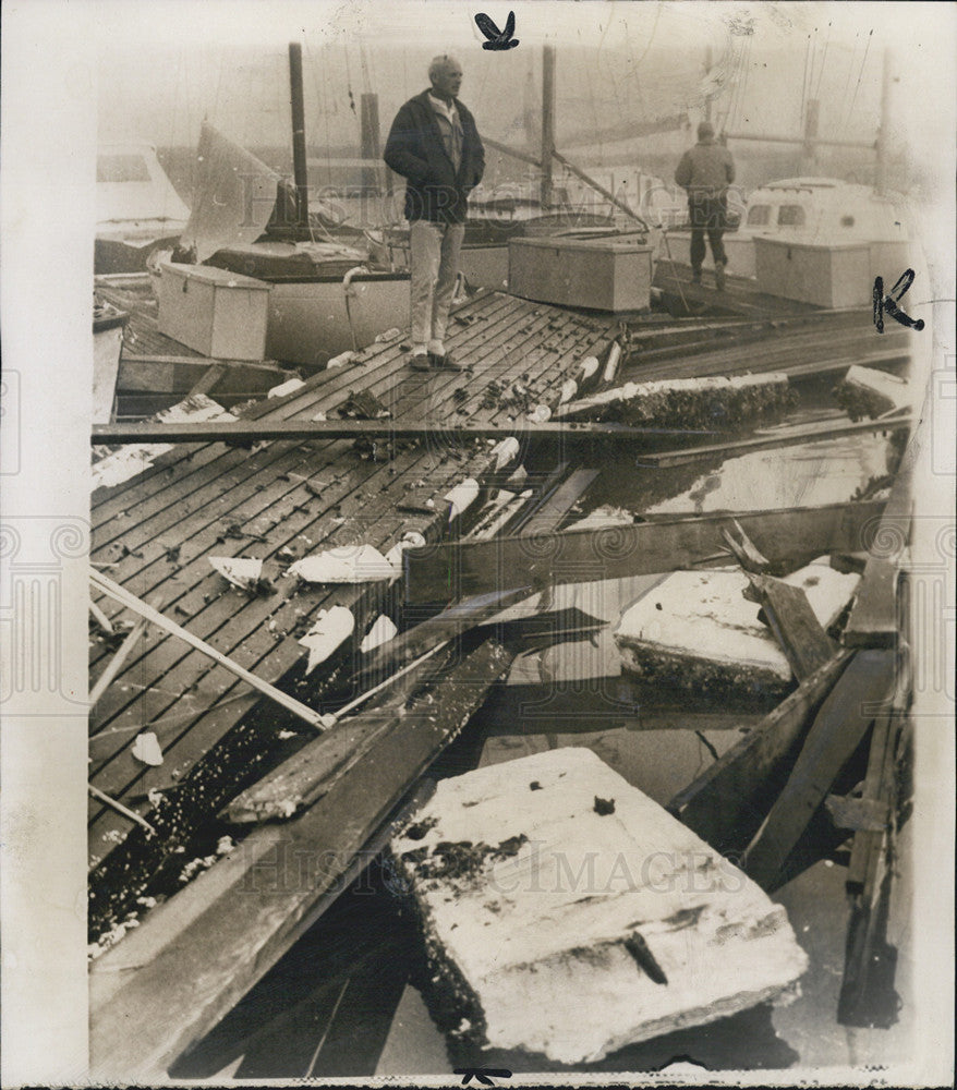 1964 Press Photo Dock at Sausalito battered by tidal wave , after Alaskan - Historic Images