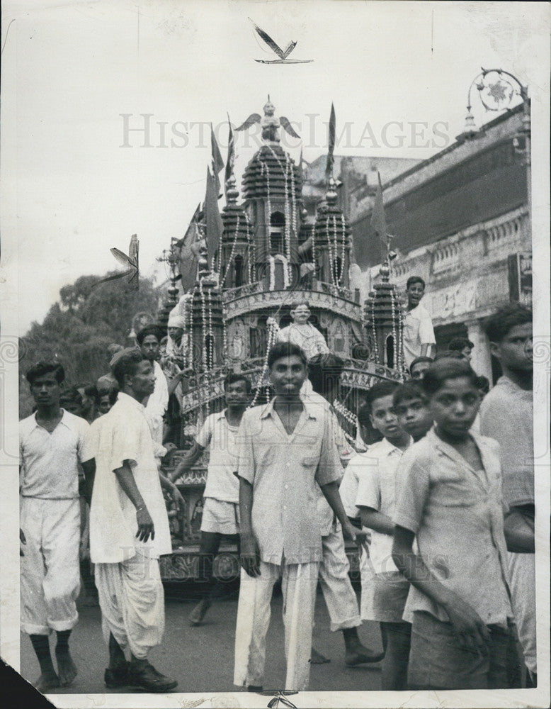 1957 Press Photo A holy car of the Hindu Deity Juggernaut in Calcutta. - Historic Images