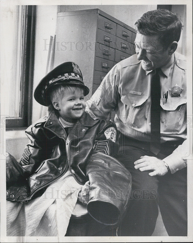 1969 Press Photo Scott Stevens Austin Police Station wandered out his home in PJ - Historic Images