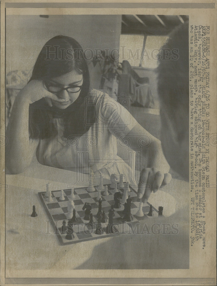 1967 Press Photo Edith Stern Chess Miami Beach Florida Atlantic University - Historic Images