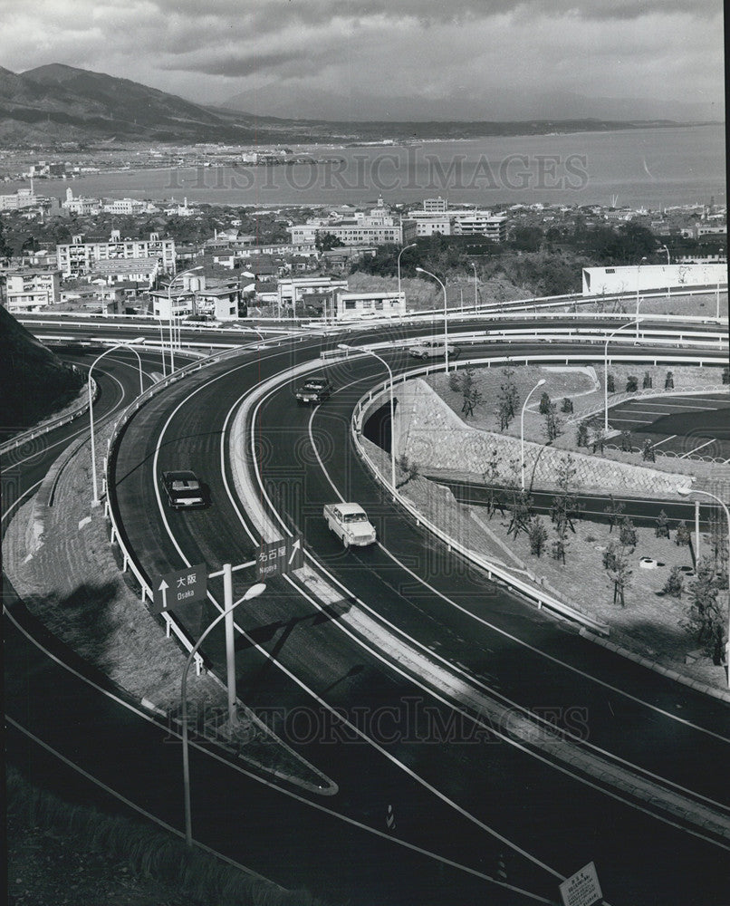 Press Photo The Meishin Expressway connects Kobe, Osaka, Kyoto and Nagoya in Jap - Historic Images