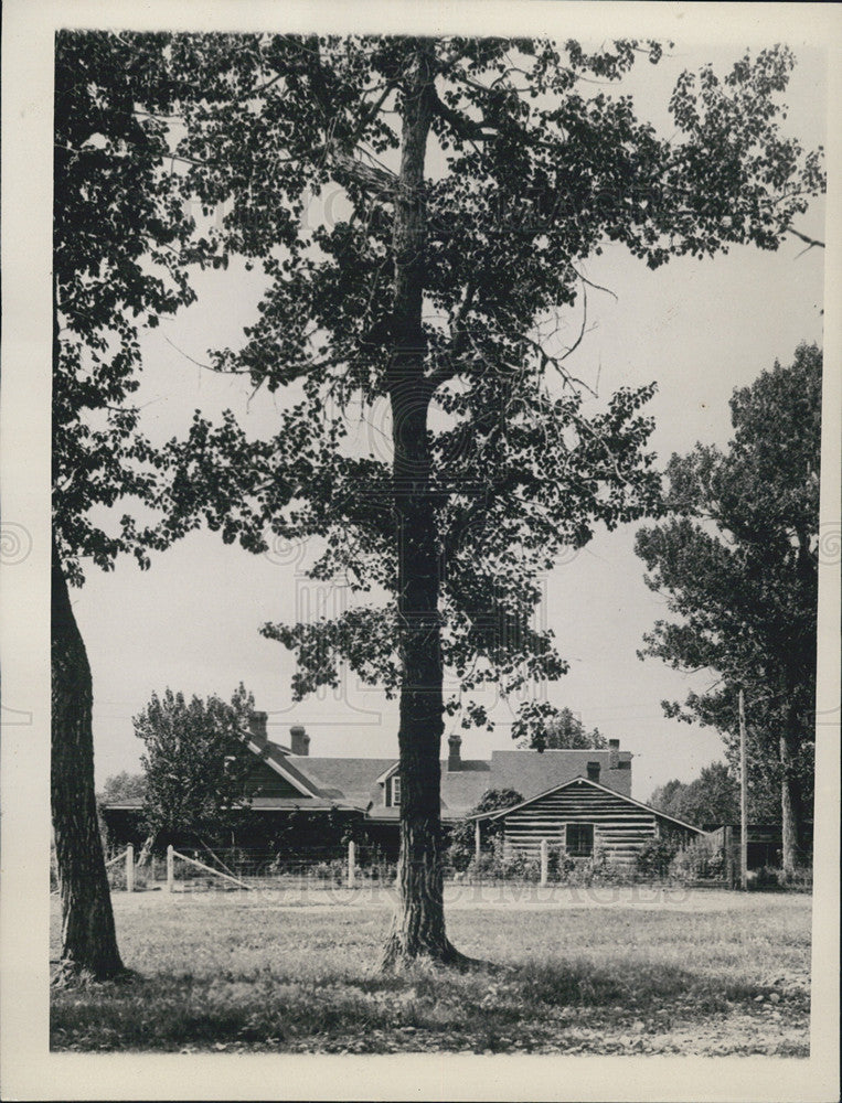 Press Photo of ranch house at Prince of Wales&#39; ranch in Alberta, Canada - Historic Images